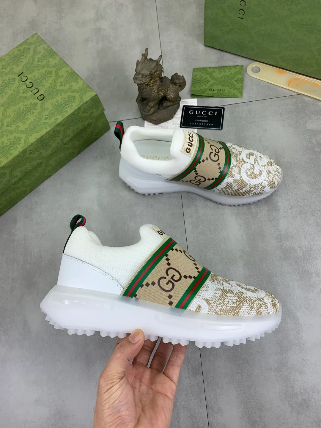 Men's shoes 💰P460💰[New style]🆘 Gucci [GUCCI] classic fashion high-top men's shoes, synchronized with counters, exquisite workmanship, exquisite color matching, the upper is made of original soft double G calfskin Gucci webbing ➕ first-layer pigskin lining ➕ pigskin feet The lasts made according to the original version are quite attractive both on the foot and in the placement. There is no need to comment on the good ones. They are absolutely versatile. Number of sizes: 38-44, 3️⃣colors🉑️ to choose from.